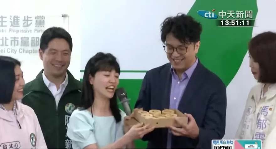 高嘉瑜被迫肉麻誇獎沈伯洋？沈富雄嘆：加入「無脊椎動物」國度