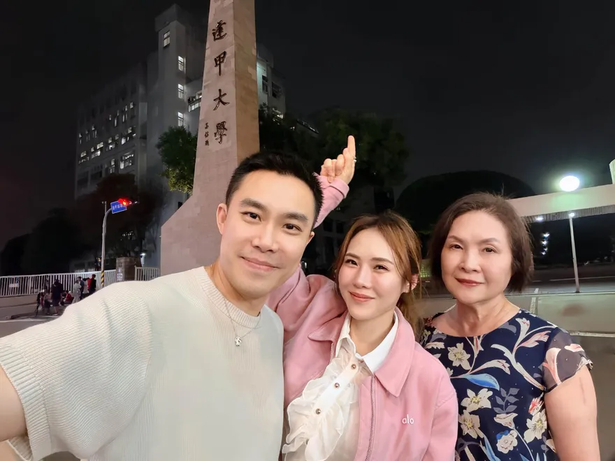 吳申梅籌備新專輯過勞病倒！就醫治療停工休養　富商尪來台陪伴