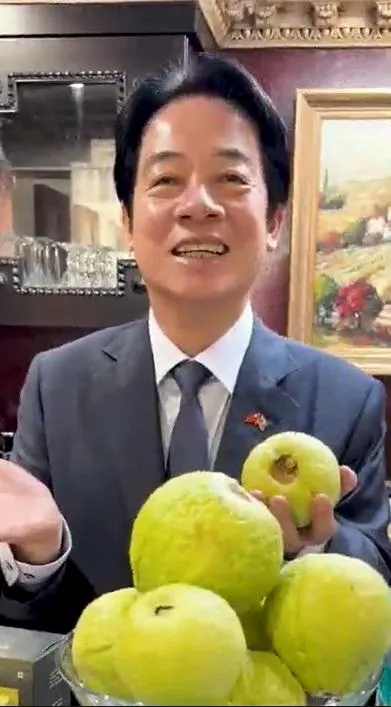 一顆紅心芭樂見證台史邦誼　賴清德讚農技團深耕成果：味道非常甜美