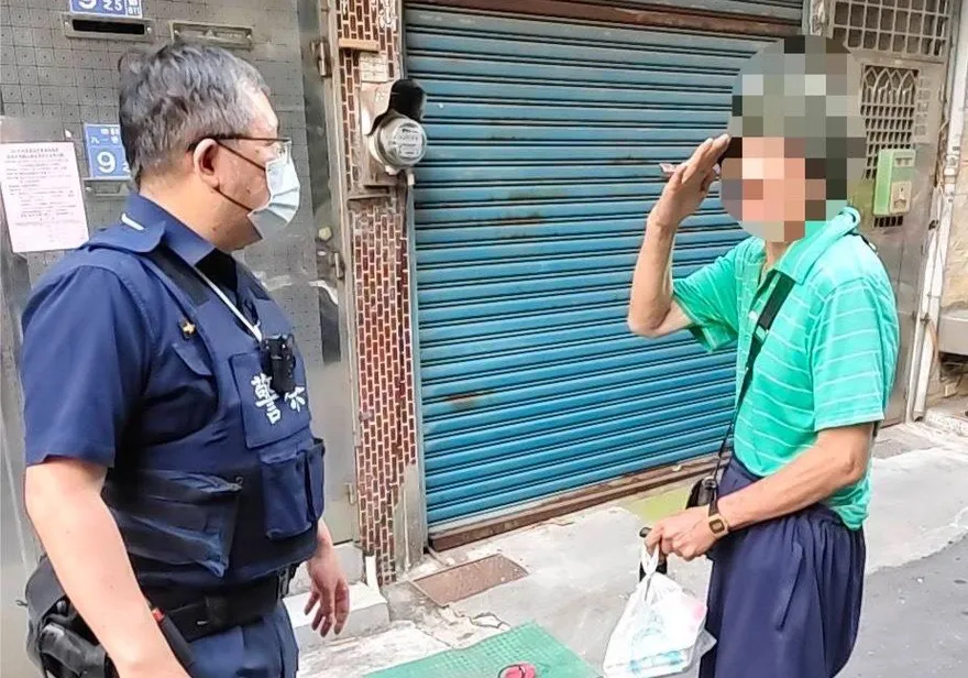 高雄66歲散步翁忘了回家的路　巧遇警巡邏護送返家