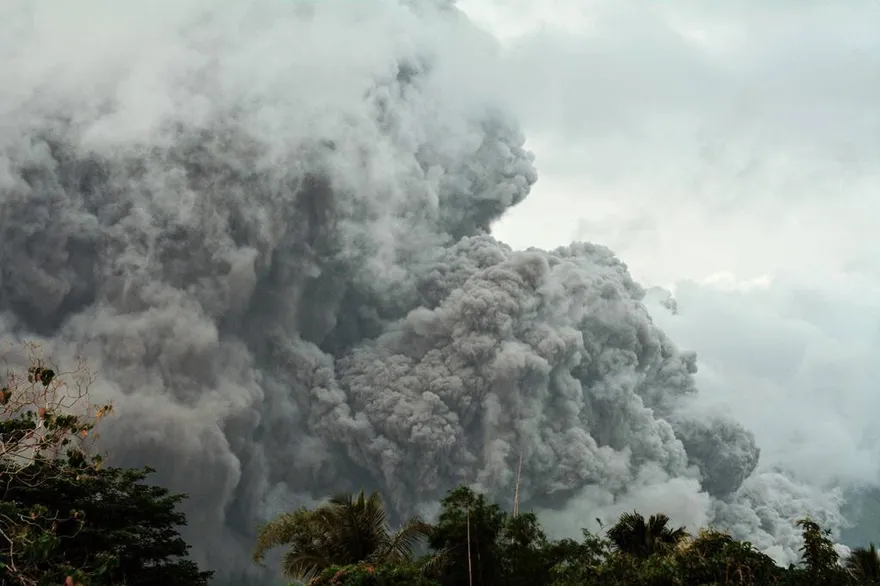 菲律賓馬永火山噴發　火山灰覆蓋周邊村落