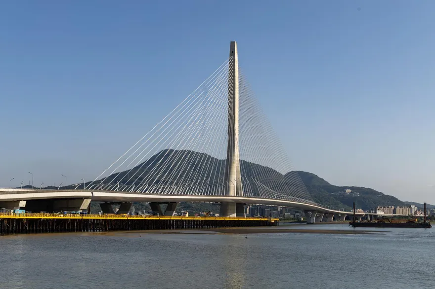 淡江大橋機車道過窄？交通部直呼誤會　保證建立完整應變機制