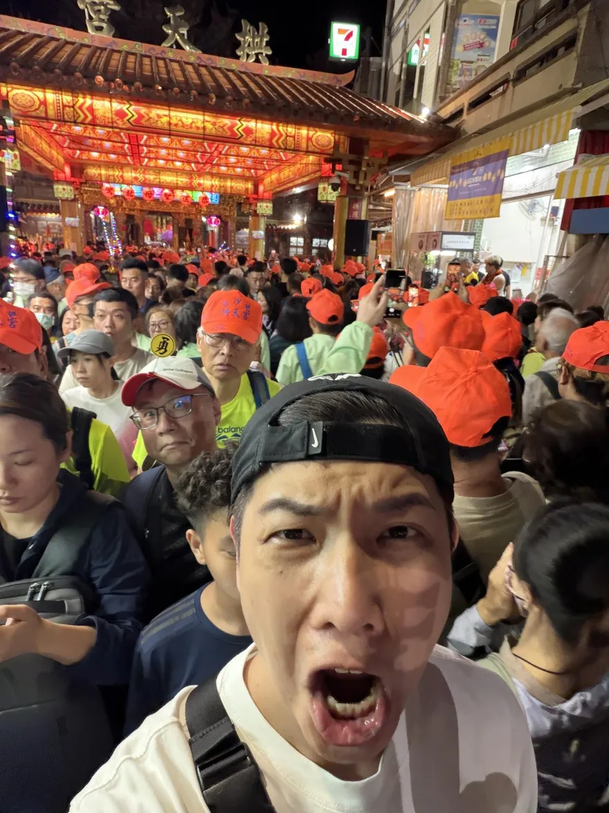 中天主播賴正鎧媽祖遶境刮中彩券！帶「招財不求人」回家放財位