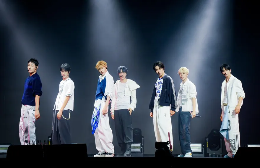 JYP男團NEXZ台北SHOWCASE　1200粉絲雨夜應援