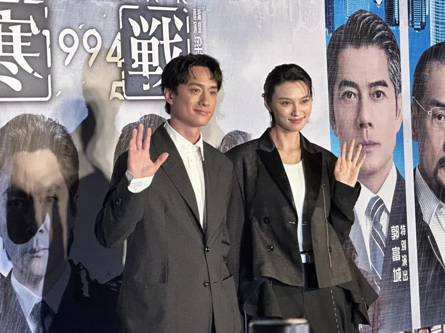 劉俊謙爆料吳彥祖「躲廁所嚇人」　放閃蔡思韵：老婆最愛我