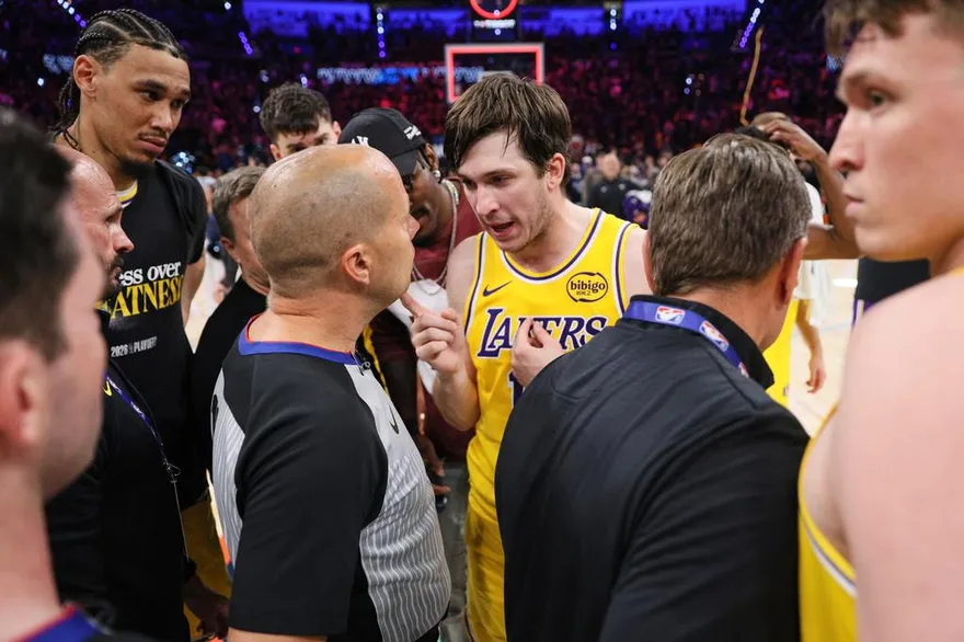 NBA/賽後烙湖人球員圍堵裁判！里夫斯不爽嗆：朝我臉吼是想怎樣