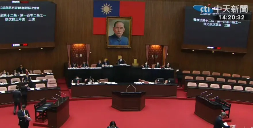 回擊醫療法修法「三班護病比」丟包說！護理師公會：三讀版本是基層共識