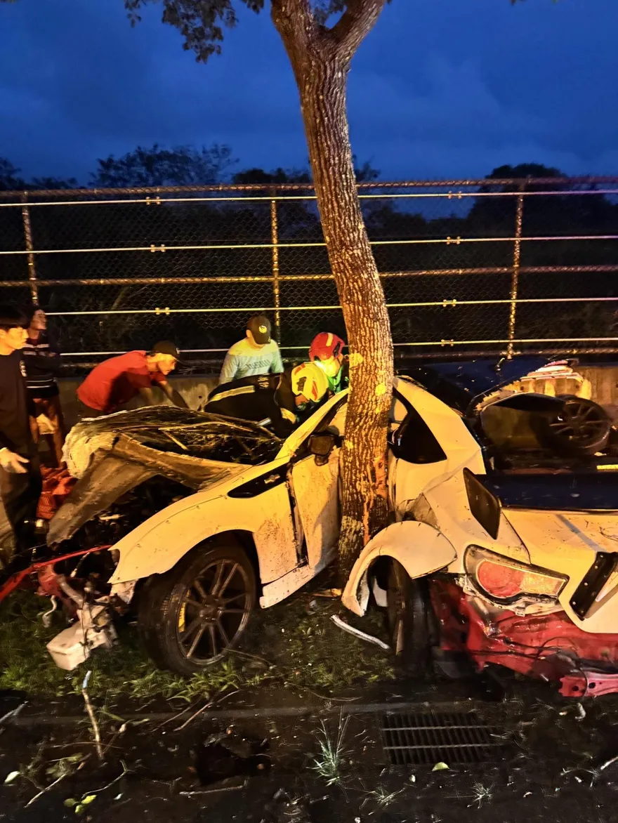 影/台9線自撞路樹「車對折」　28歲男駕駛獲救送醫命危
