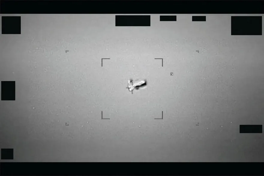 UFO真相大白？阿波羅太空人驚見異象：外面像國慶煙火