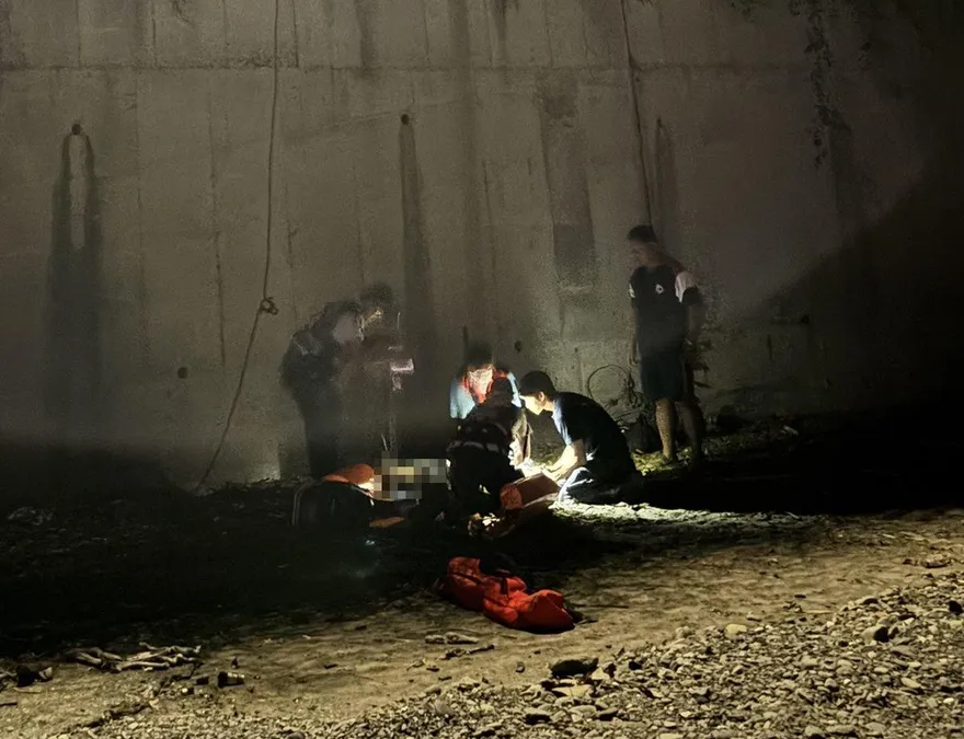 高雄女六龜大橋墜橋重創　無生命跡象搶救中