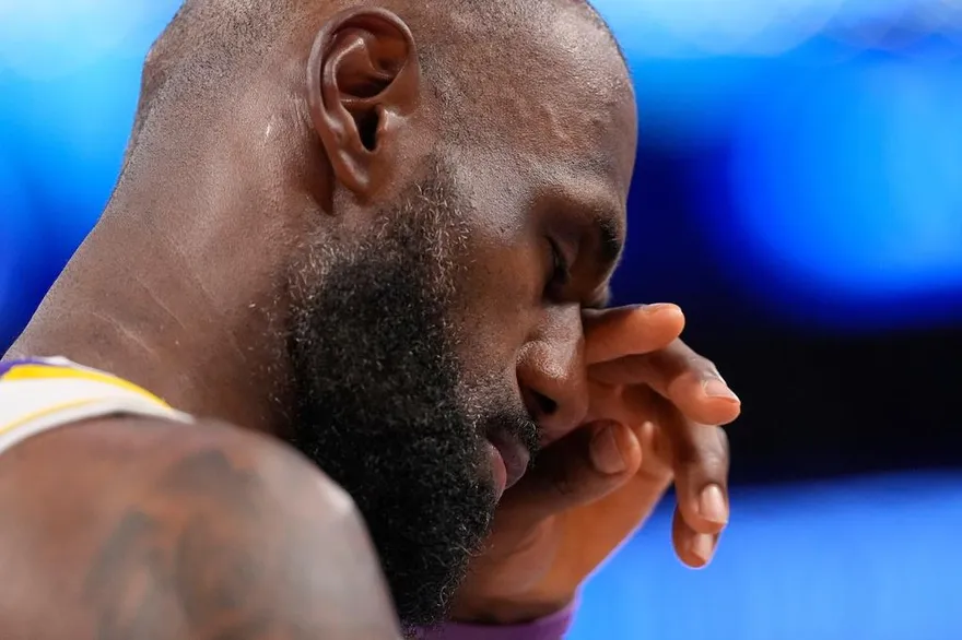 NBA/裁判就是不響哨　詹姆斯G4恐成湖人最後一役？