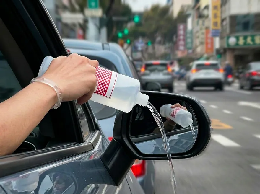 灑的不是酒精是思念！專家揭南部「錢水」習俗背後深意