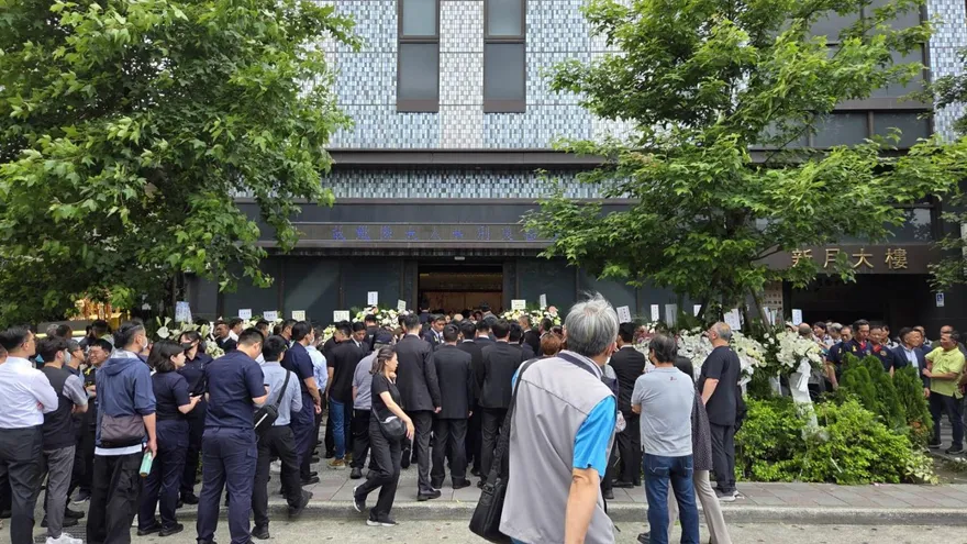 痛失巾幗！元首維安女警產後血崩今告別式　局長同袍悲慟送別