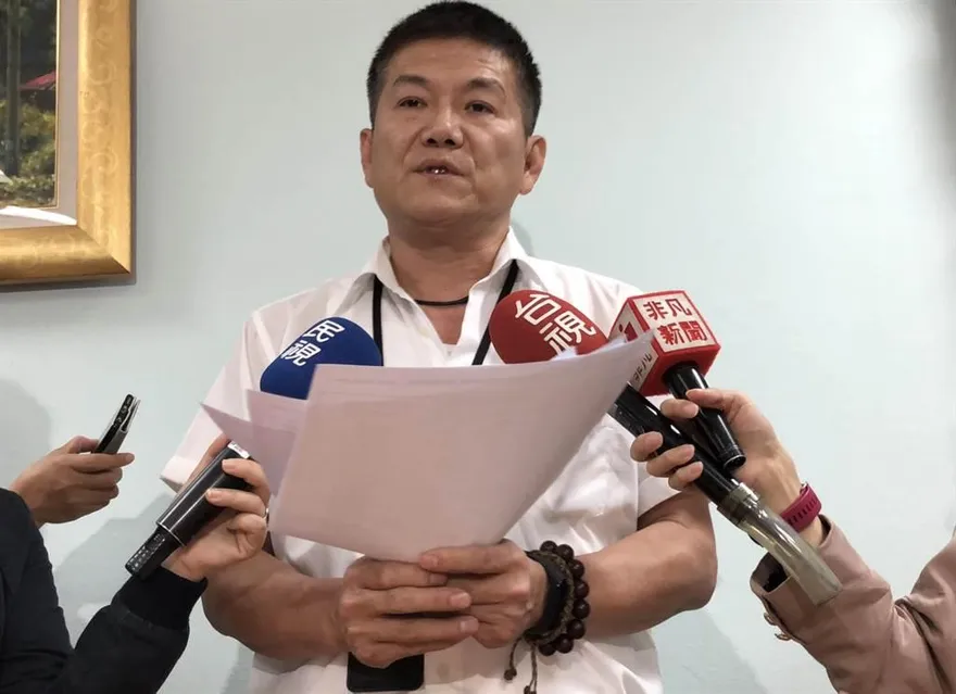 台鐵勞工董事遭控「詐領乘務加給76萬」！今晨10萬交保