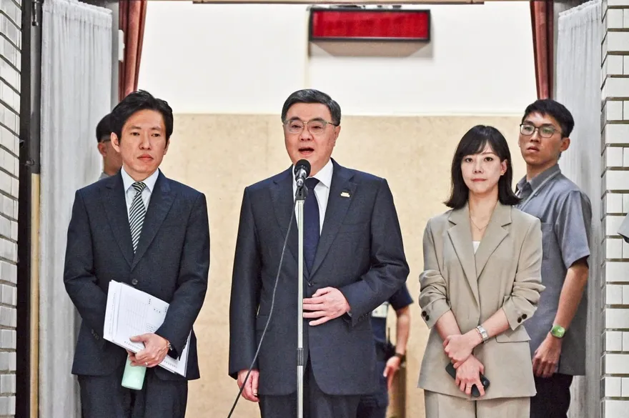 石崇良失言？喊三班護病比怕跳票就再投賴！卓榮泰：政策有延續性