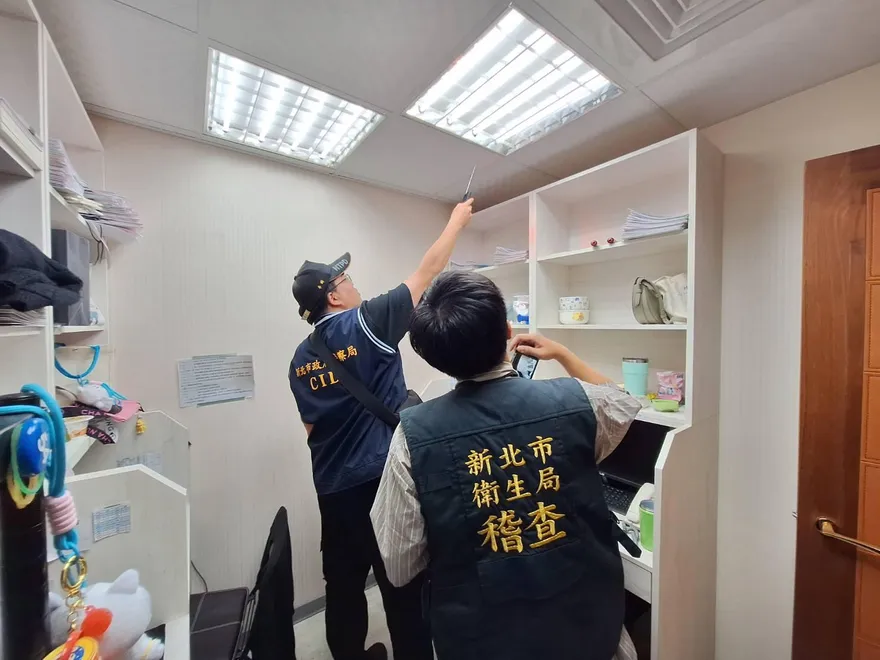 影/新北「樂菲時尚診所」疑涉偷拍　裝了又拆被抓包