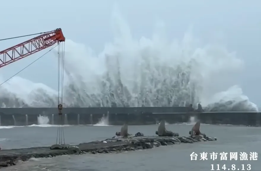 只是演習！5/18巨浪警報席捲花東　氣象署：這不是真的