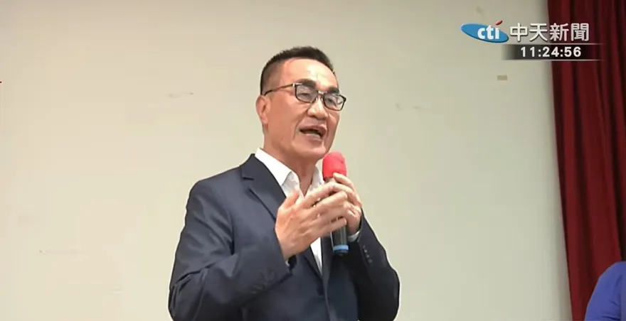 敬老卡升級政見遭指跟進　李四川競辦：難以跟進蘇巧慧吹牛功力