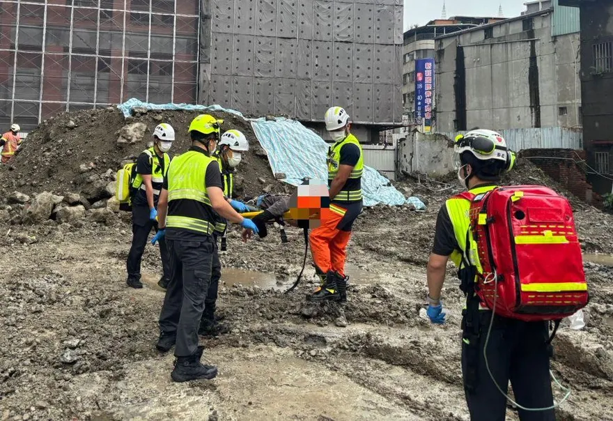 上市建商新莊重大工安意外！鷹架塌1工人慘死、墜樓工人命危