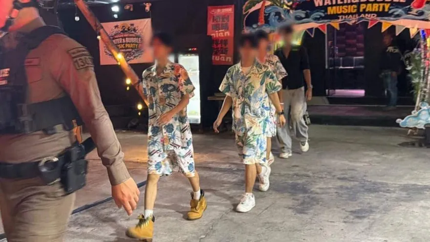 酒後失控！台男泰國酒吧「跳桌咆哮」　遭多人圍毆慘死