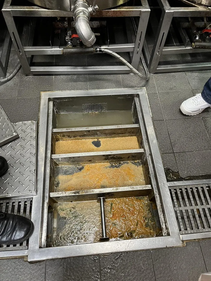 九成污水管堵塞源於油脂　北市輔導5453家業者設油脂截留器