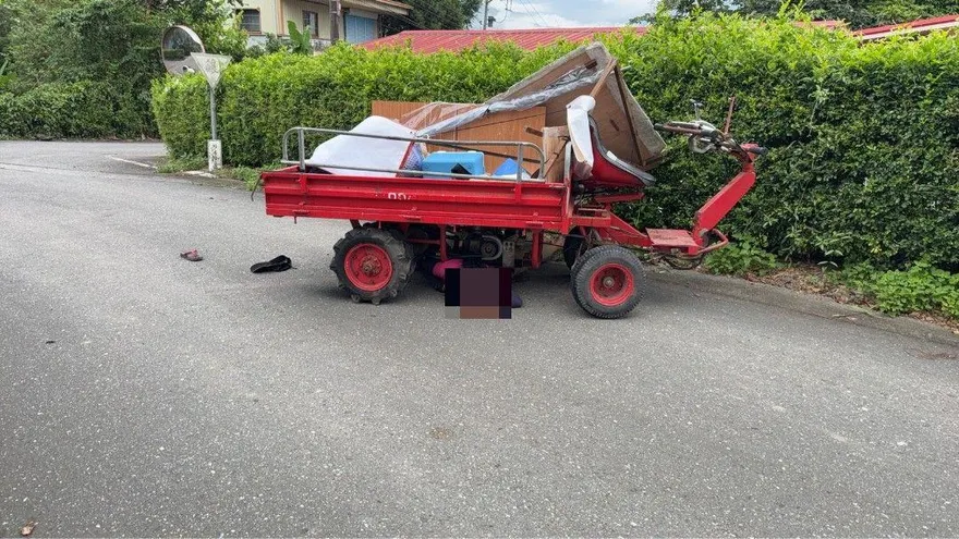 花蓮高寮農用機車事故！60歲婦遭壓困車底命危搶救中