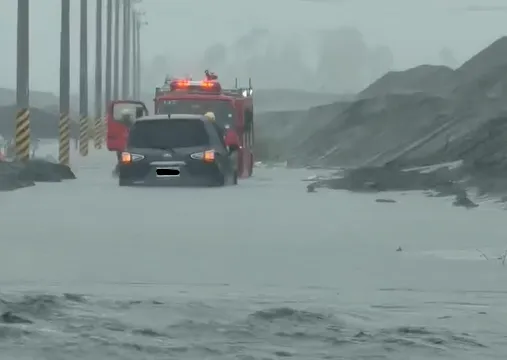 影/花蓮豪雨狂炸！馬太鞍溪、花蓮溪水暴漲　光復鄉傳淹水災情