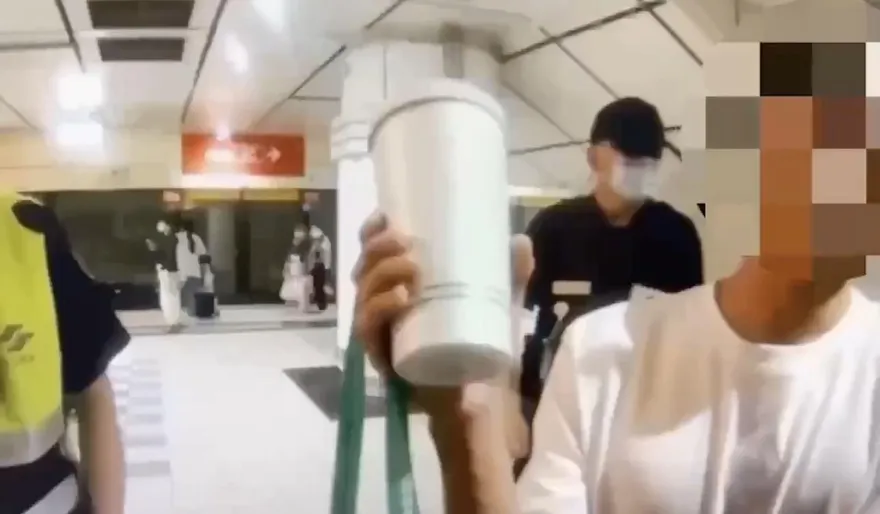 影/男子北捷車廂內飲食不服取締　遭強制下車開罰