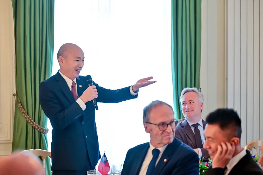 韓國瑜出訪歐洲驚曝「最大叛逆」！破萬網朝聖全笑翻