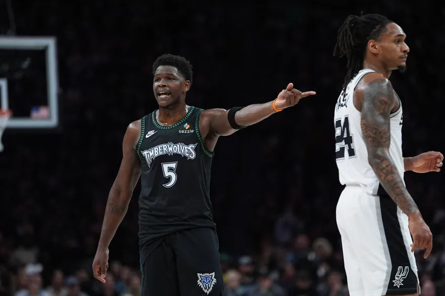 NBA/比賽還沒打完就認輸？愛德華茲剩8分鐘向對手致意挨批