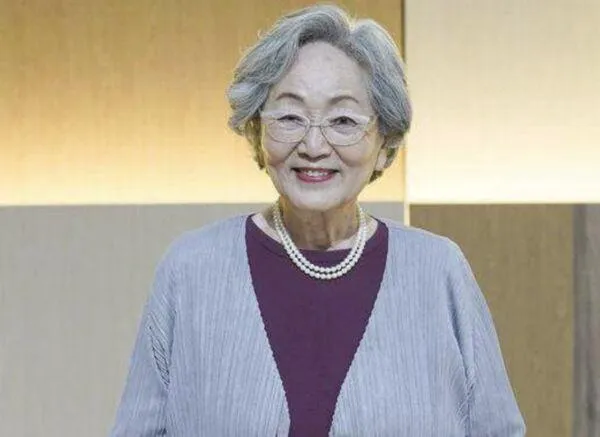 挺過愛孫遭酒駕撞癱！「魷魚遊戲」奶奶金英玉痛失老伴