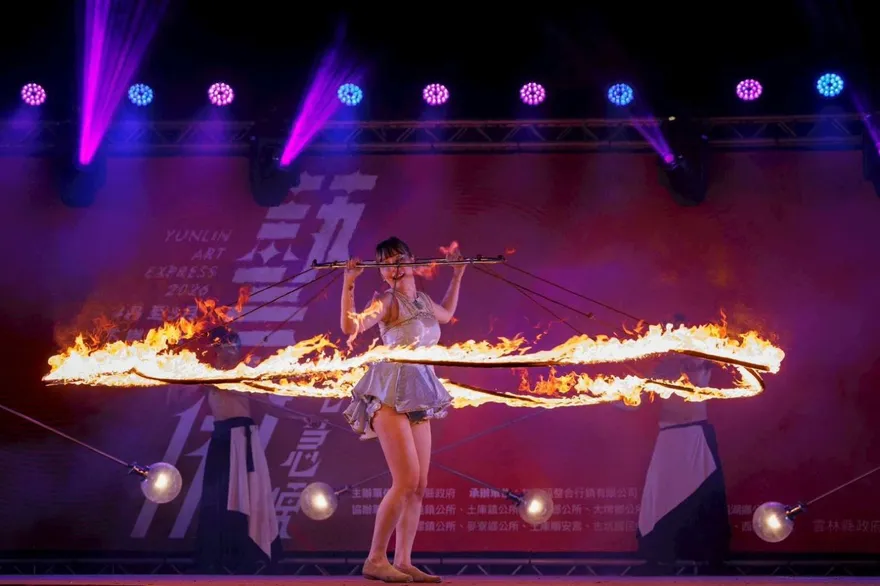 剛拿《英國達人秀》金按鈕！火舞女孩回台首演　2500人擠爆雲林