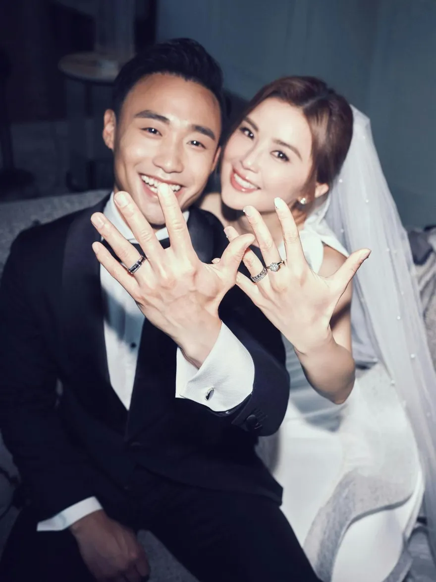 阿Sa新婚20天驚傳「含淚控訴」離婚！火速闢謠：我們還在度蜜月