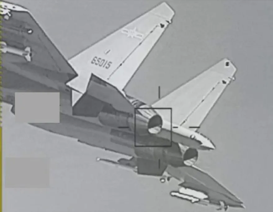 國防部公布F-16「狙擊手莢艙」監控畫面！軍事粉專揭解放軍機殲-16神秘背景
