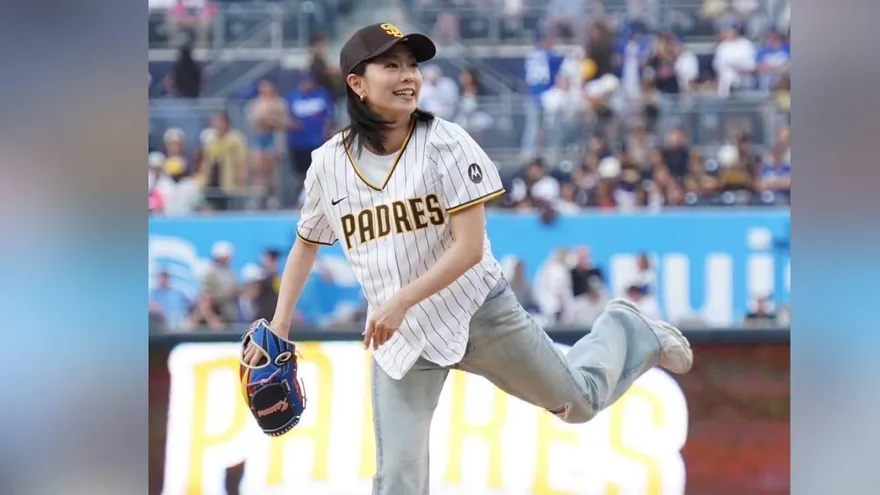 MLB/桌球女神「道教之戰」開球　石川佳純一球進手套