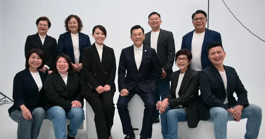 新竹藍白大聯盟成軍！高虹安攜議員參選人定裝照宣告團結