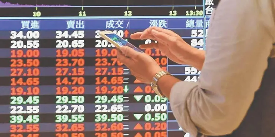 外資結算狂砸盤！國家隊護盤出手　台股驚險守住40K