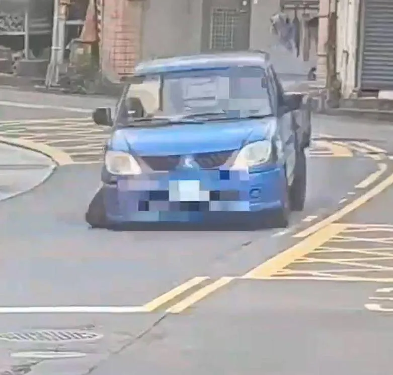 影/台北驚見「喪屍車」！駕駛竟是酒駕還帶大支武士刀