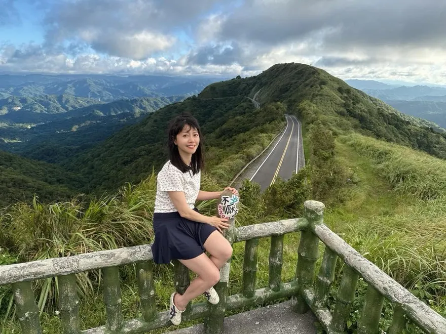 陳揮文秀「高嘉瑜合體沈伯洋看板」被擋糗照！大酸：這是天意