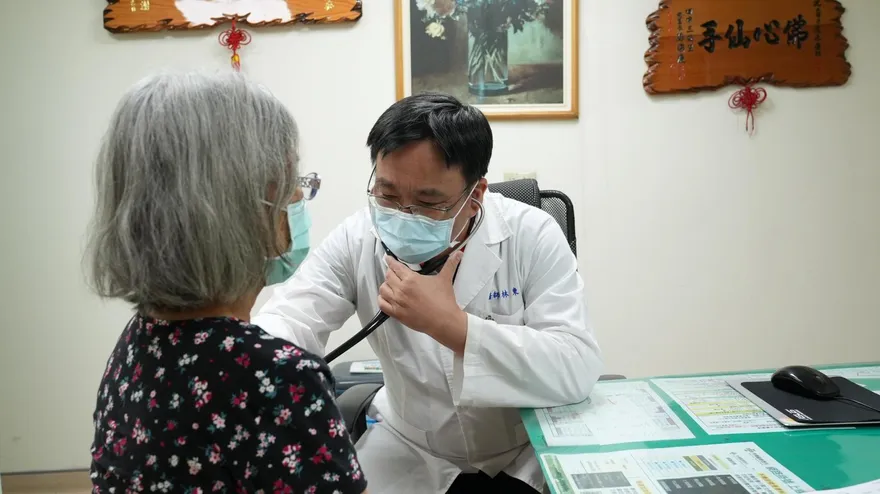 婦胸悶喘不停…竟是冠狀動脈狹窄！血管鈣化「硬如石頭」