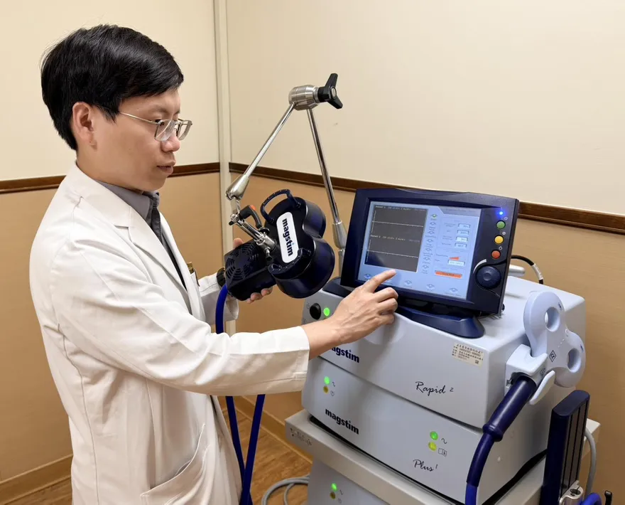 憂鬱症不是只能吃藥！「rTMS磁波治療」讓大腦重新開機