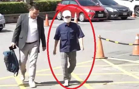 肇逃案現身！黃子佼「不語速入法院」...被問現況：離婚無業