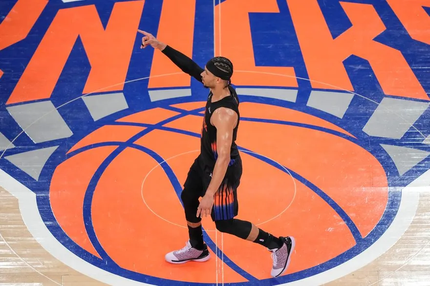 NBA/率尼克搶東冠二連勝　哈特拿整盒披薩入席受訪