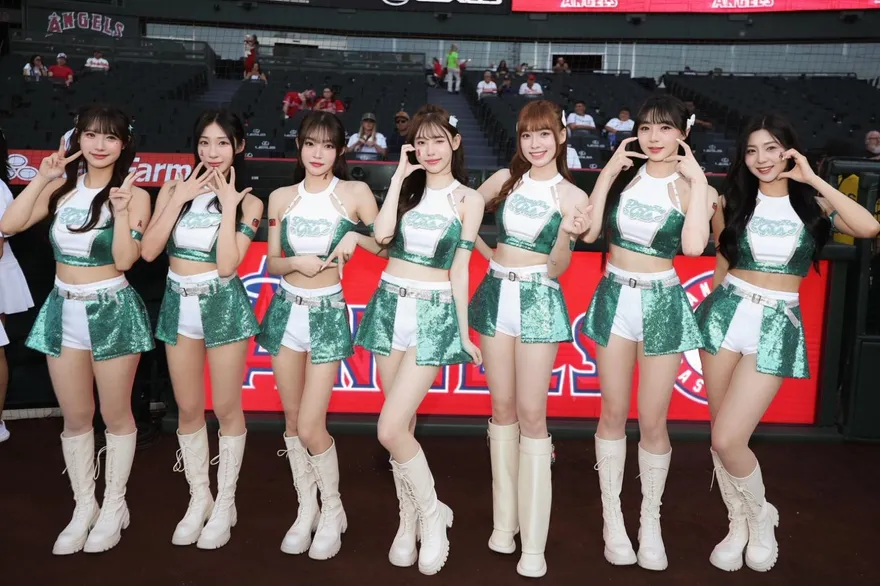 洋基女孩前進天使主場　美國球迷瘋拍：太可愛了吧