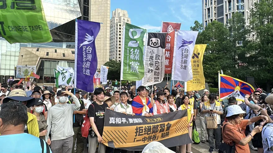 不賣軍火的是美國！粉專酸爆青鳥上街：要找誰怒吼