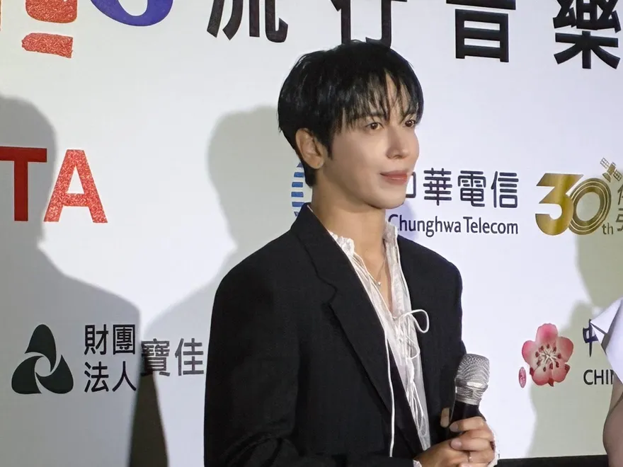 鄭容和小巨蛋同台J.Sheon！秀中文「土味情話」狂撩粉絲