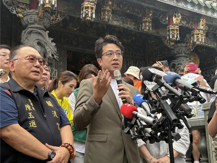 迴力鏢！沈伯洋談AI嗆蔣解決缺電   楊智伃曬反核投票紀錄狠打臉
