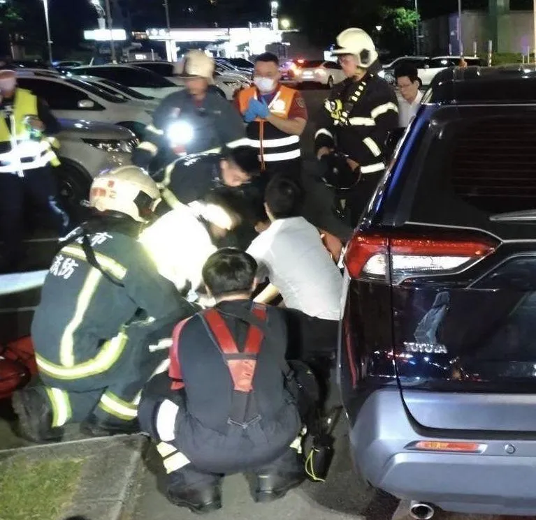 松機行人慘劇！接送司機遭同行輾斃　肇事男辯沒看到