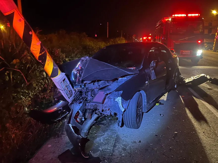 慘不忍睹！花蓮台9線「轎車高速撞電桿」  駕駛全身重創亡