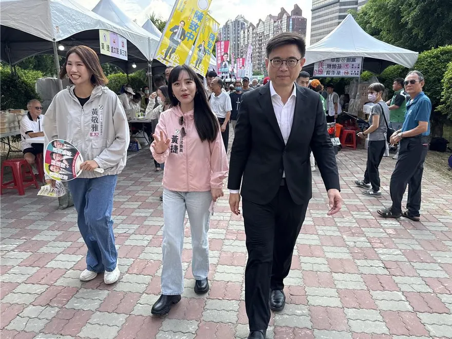 綠黨職改選賴瑞隆投票忘帶證件　藍營狠酸：高雄不要出包大隊長